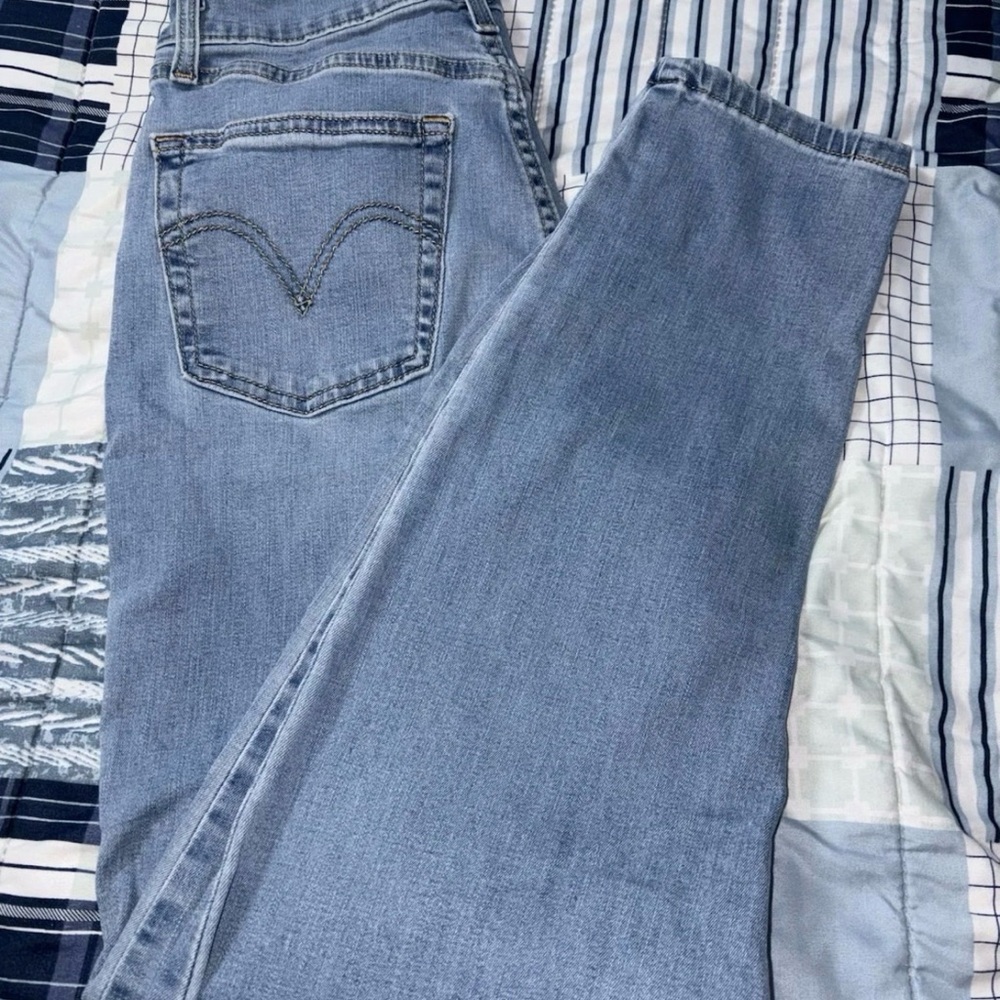 Levi Strauss And Co. Women's High-Rise Boyfriend Straight Jeans Size W26, L27 - Picture 11 of 11